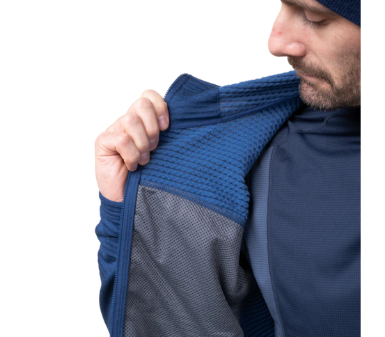 Apiro rennd hettupeysa